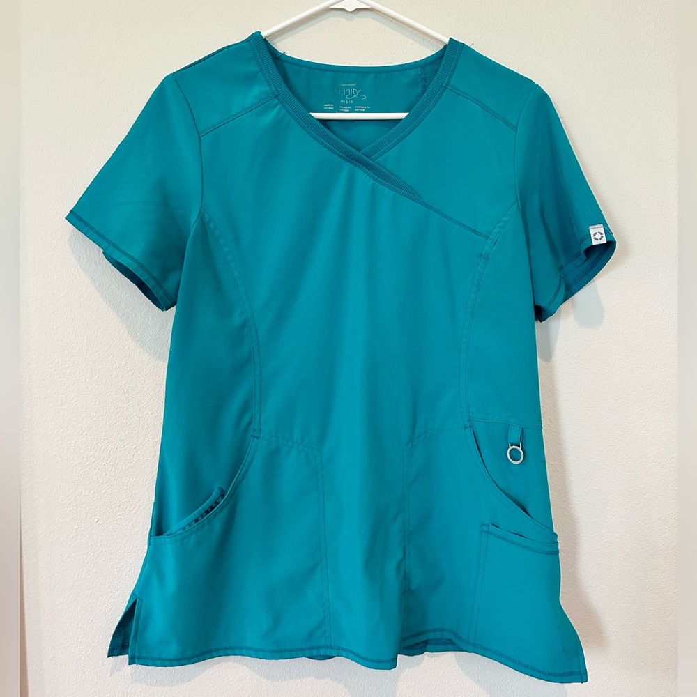 Cherokee infinity scrub top - medium